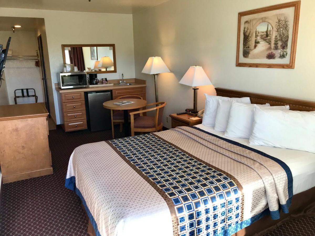Oakridge Hotel 2*