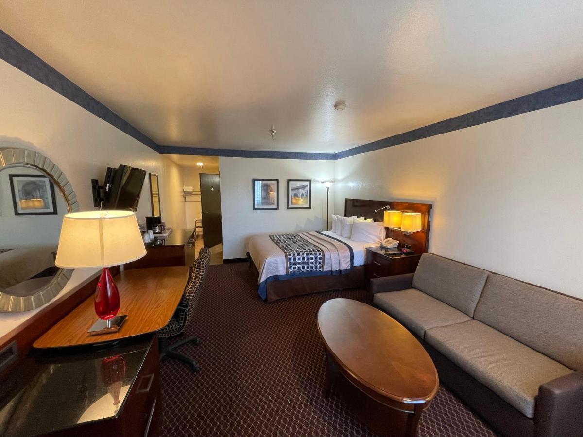 Hotel Oakridge 2*