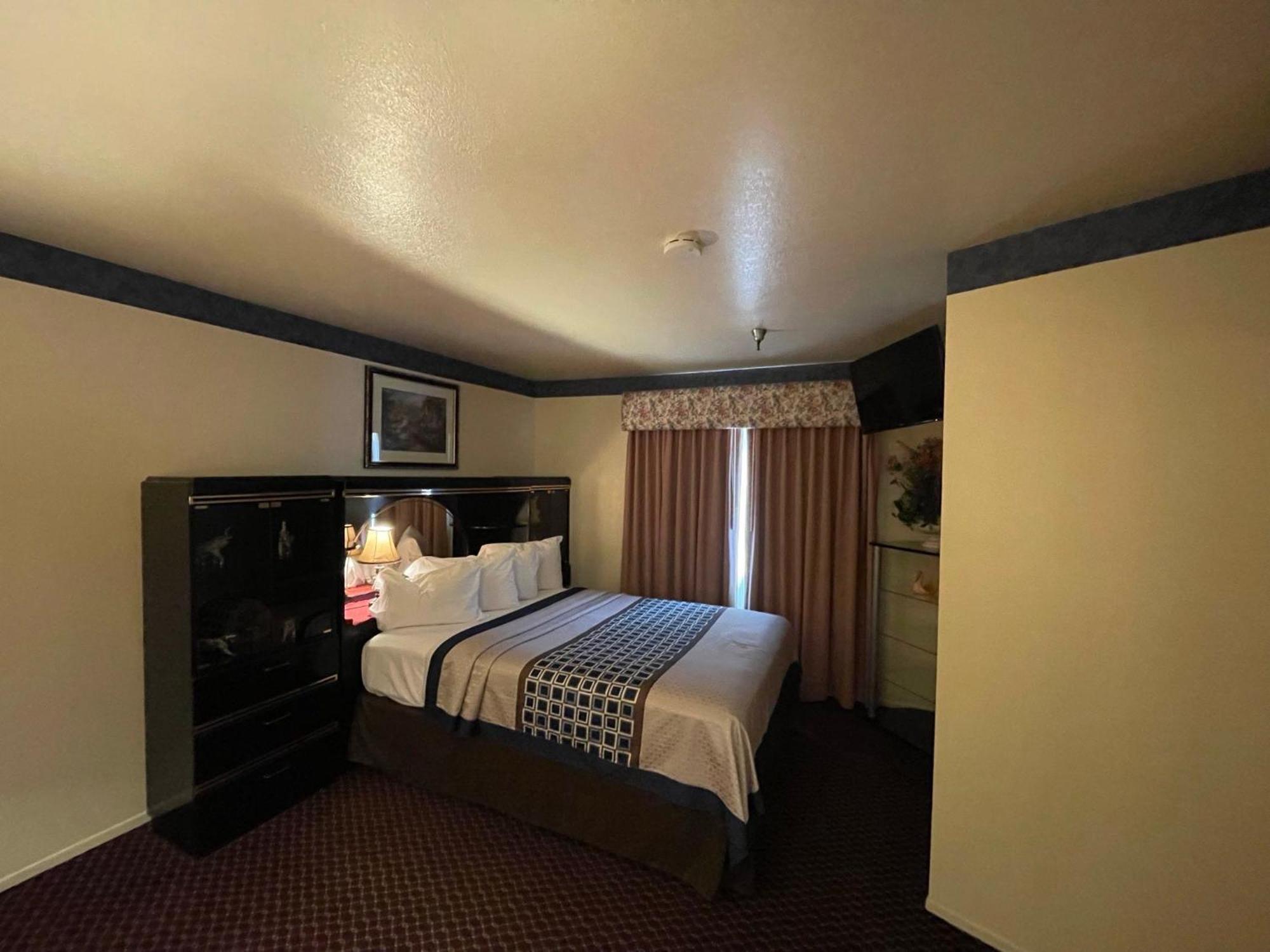 Oakridge Hotel