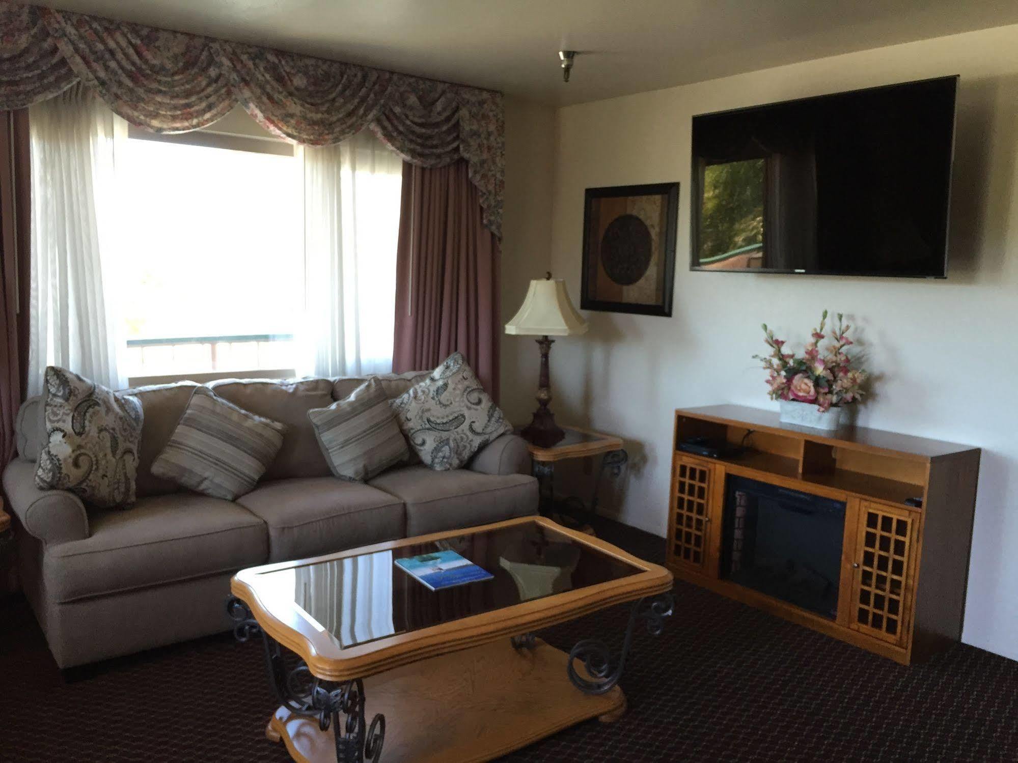 Hotel Oakridge 2*
